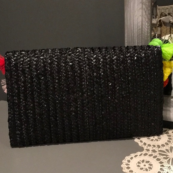 Real Straw Pom Pom Clutch. Carnival time or Vacay! - Picture 5 of 8